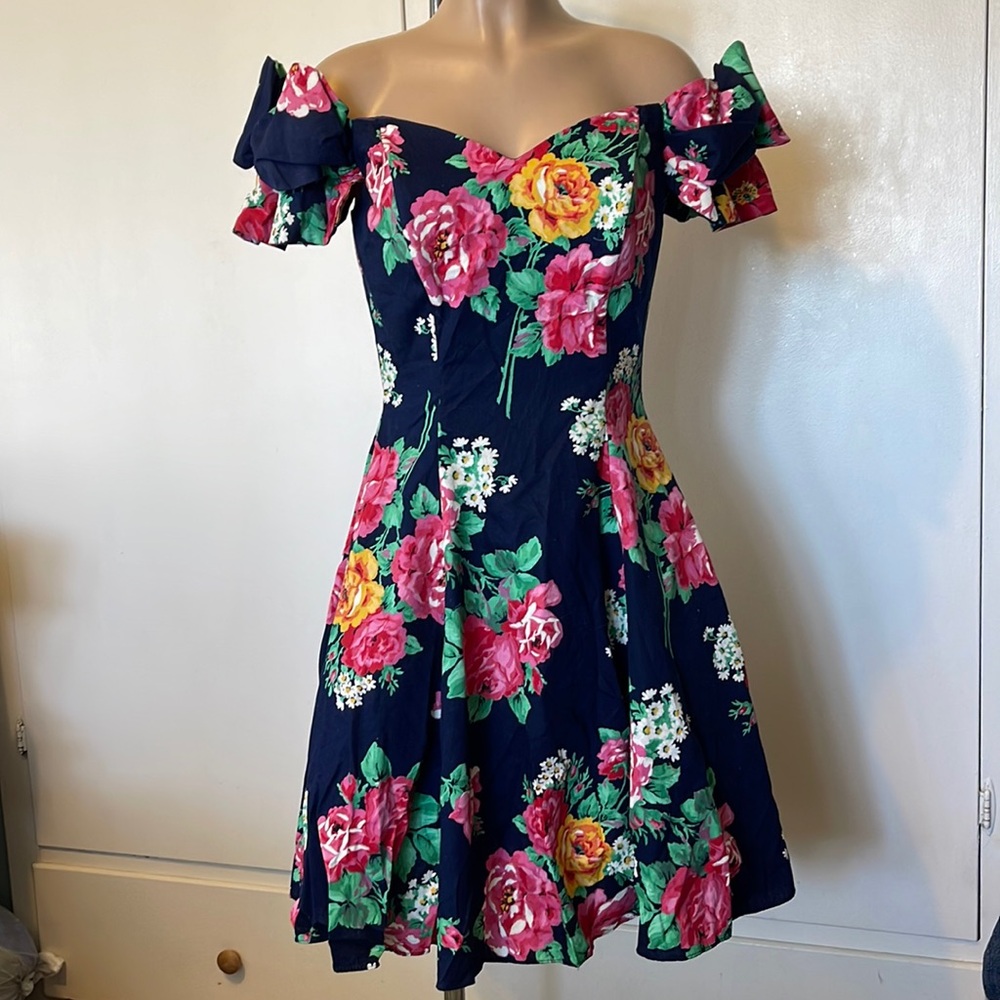 ROBERTA  BEAUTIFULL  Floral Print w(crinolina)  size 7/8” Womens midi DRESS
